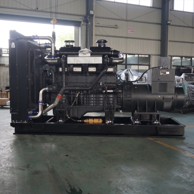 900kw上柴動(dòng)力柴油發(fā)電機組-上柴股份6缸柴油機6WTAA35-G31柴油發(fā)電機組,缸徑/行程：186/215mm,柴油發(fā)電機組水冷發(fā)動(dòng)機功率970KW,柴油發(fā)電機組配套馬拉松斯坦福發(fā)電機。廠(chǎng)價(jià)直銷(xiāo)歡迎選購：13773399855。