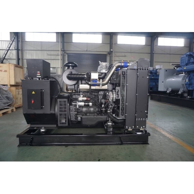100kw上柴股份柴油發(fā)電機組-上柴動(dòng)力5缸柴油機SC4H140D2柴油發(fā)電機組,缸徑/行程：105/124mm,柴油發(fā)電機組水冷發(fā)動(dòng)機功率105KW,柴油發(fā)電機組配套馬拉松斯坦福發(fā)電機。廠(chǎng)價(jià)直銷(xiāo)歡迎選購：13773399855。