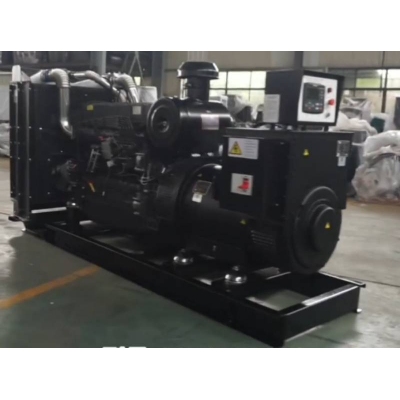 300kw上柴股份柴油發(fā)電機組-上柴動(dòng)力6缸柴油機SC12E480D2柴油發(fā)電機組,缸徑/行程：128/153mm,柴油發(fā)電機組水冷發(fā)動(dòng)機功率355KW,柴油發(fā)電機組配套馬拉松斯坦福發(fā)電機。廠(chǎng)價(jià)直銷(xiāo)歡迎選購：13773399855。